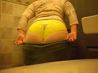 Irish PAWG shows off her nice ASSets!!