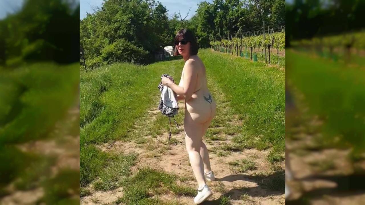 Nude in the vineyards of Cleebourg in Alsace