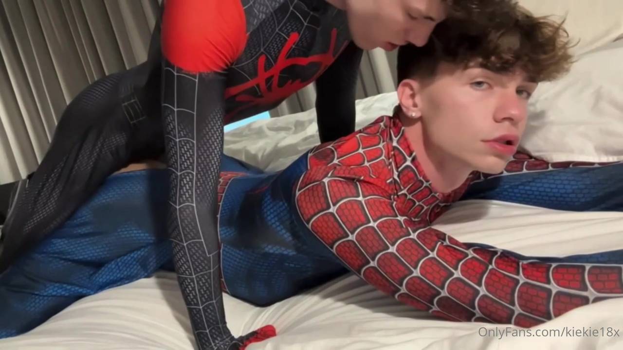 Spider-man twinks likes it bareback