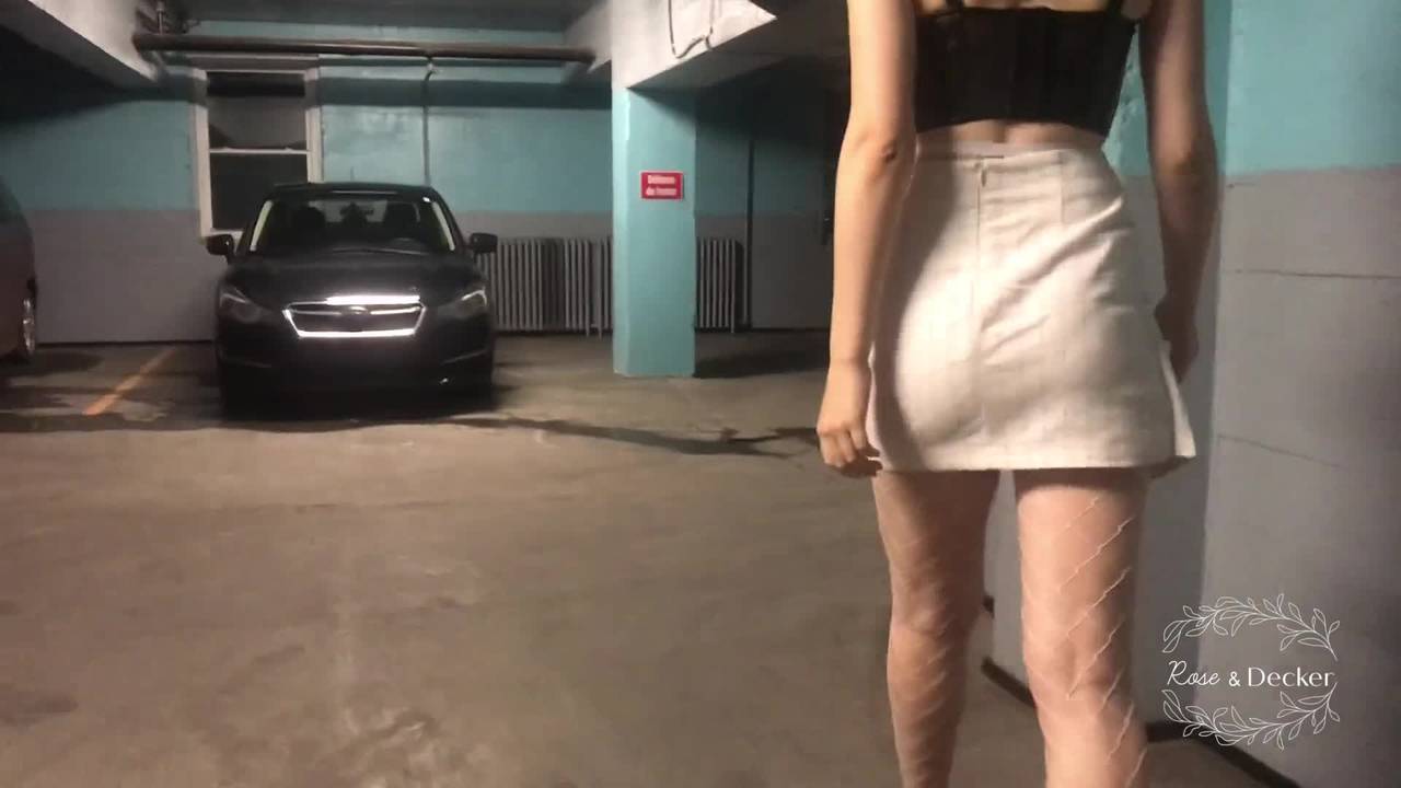 Sexy couple fucking in the parking lot