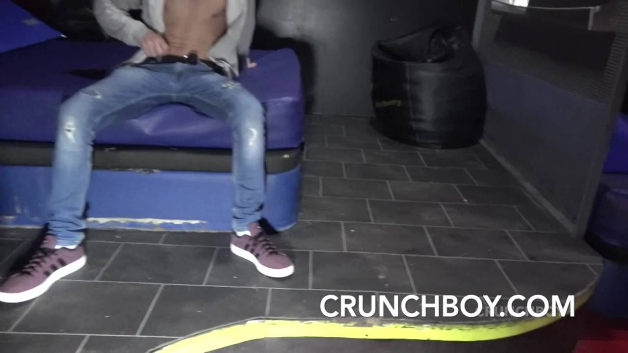 Crunch boys who like to suck and swallow