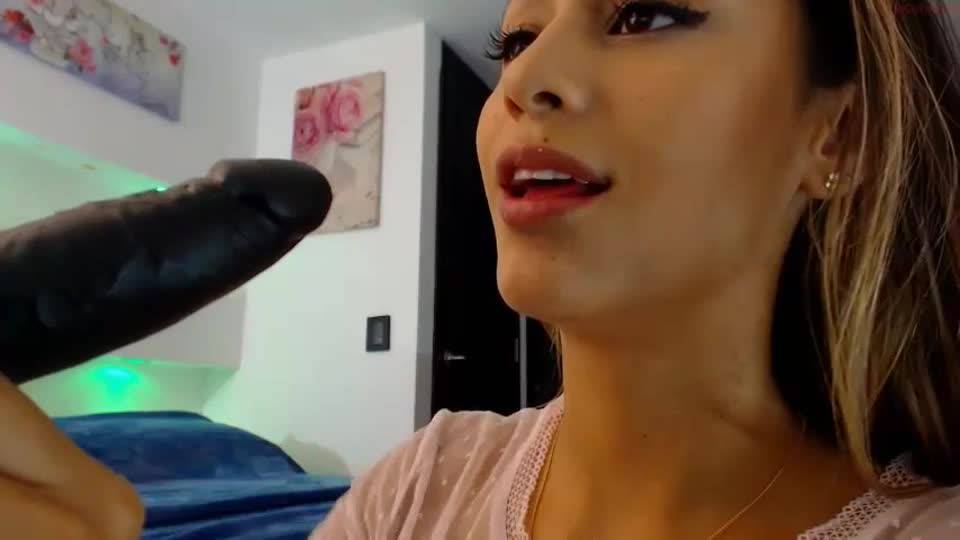 She only cum with a big black dildo