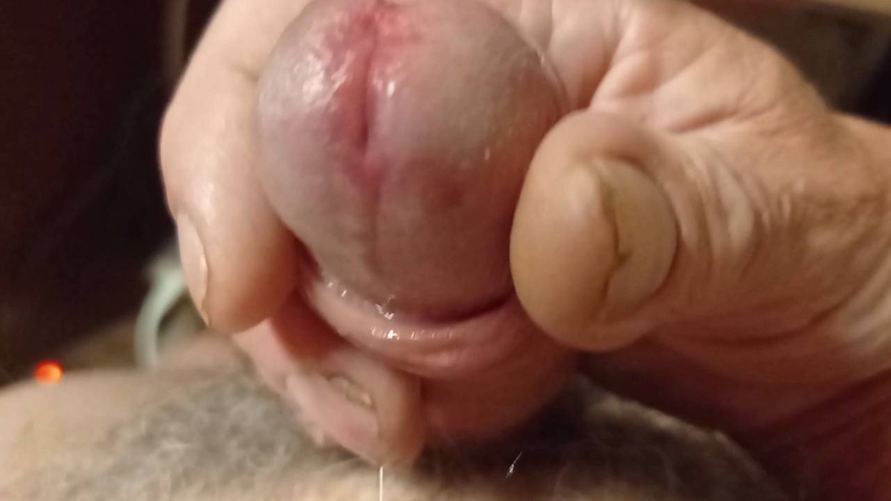 Mature jerk off cums in close up to be seen later